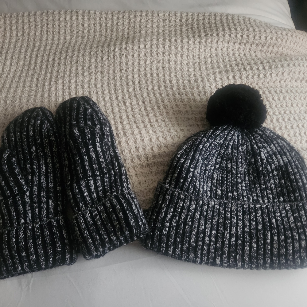 lululemon athletica Black and White Knit Hat and Mittens
